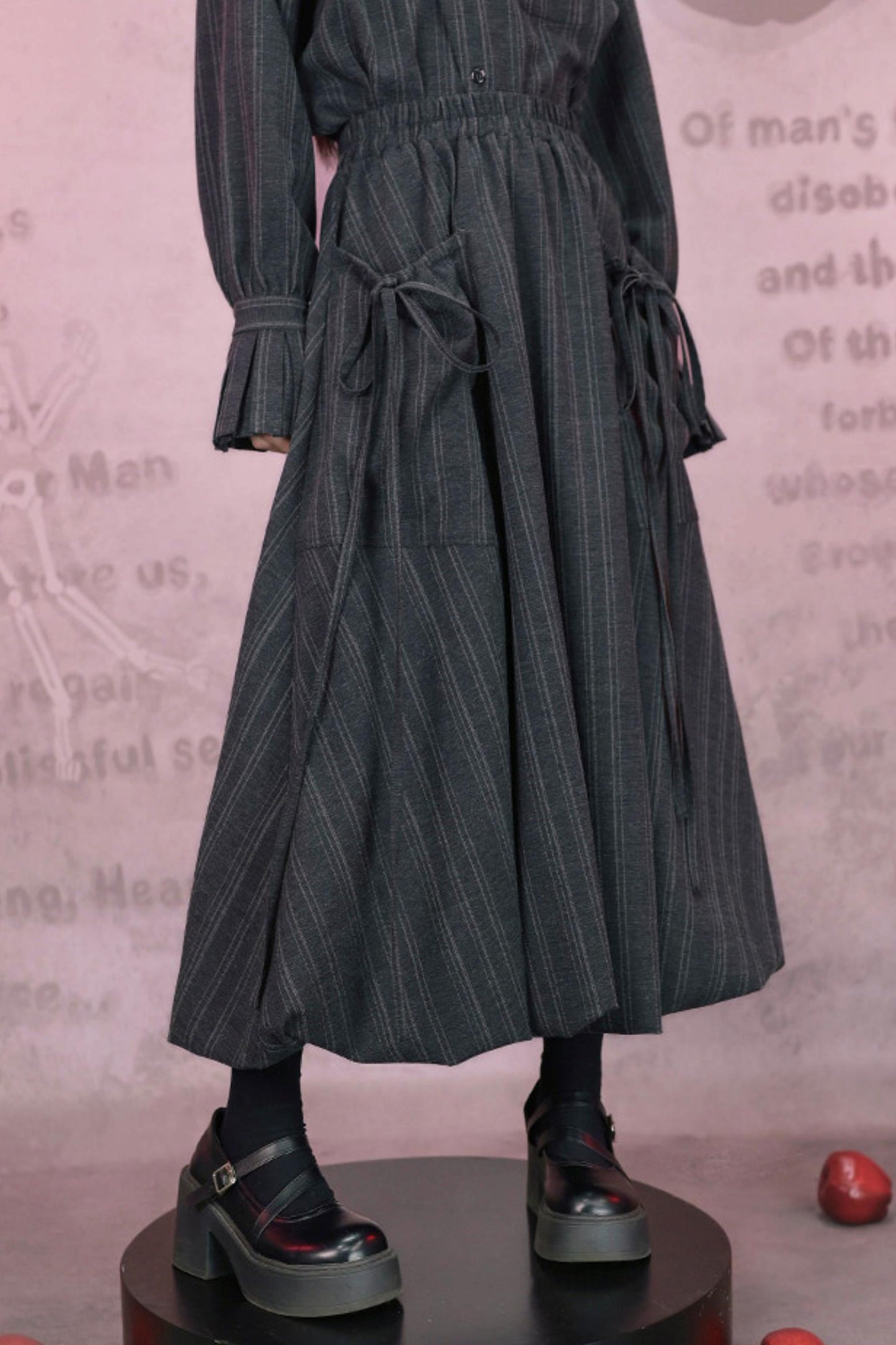 Eden gris de estilo vintage bordada + falda