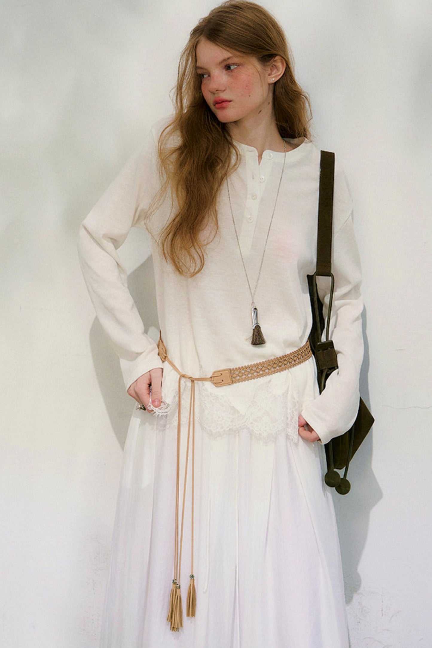 スウェイングシルエットレースブラウス