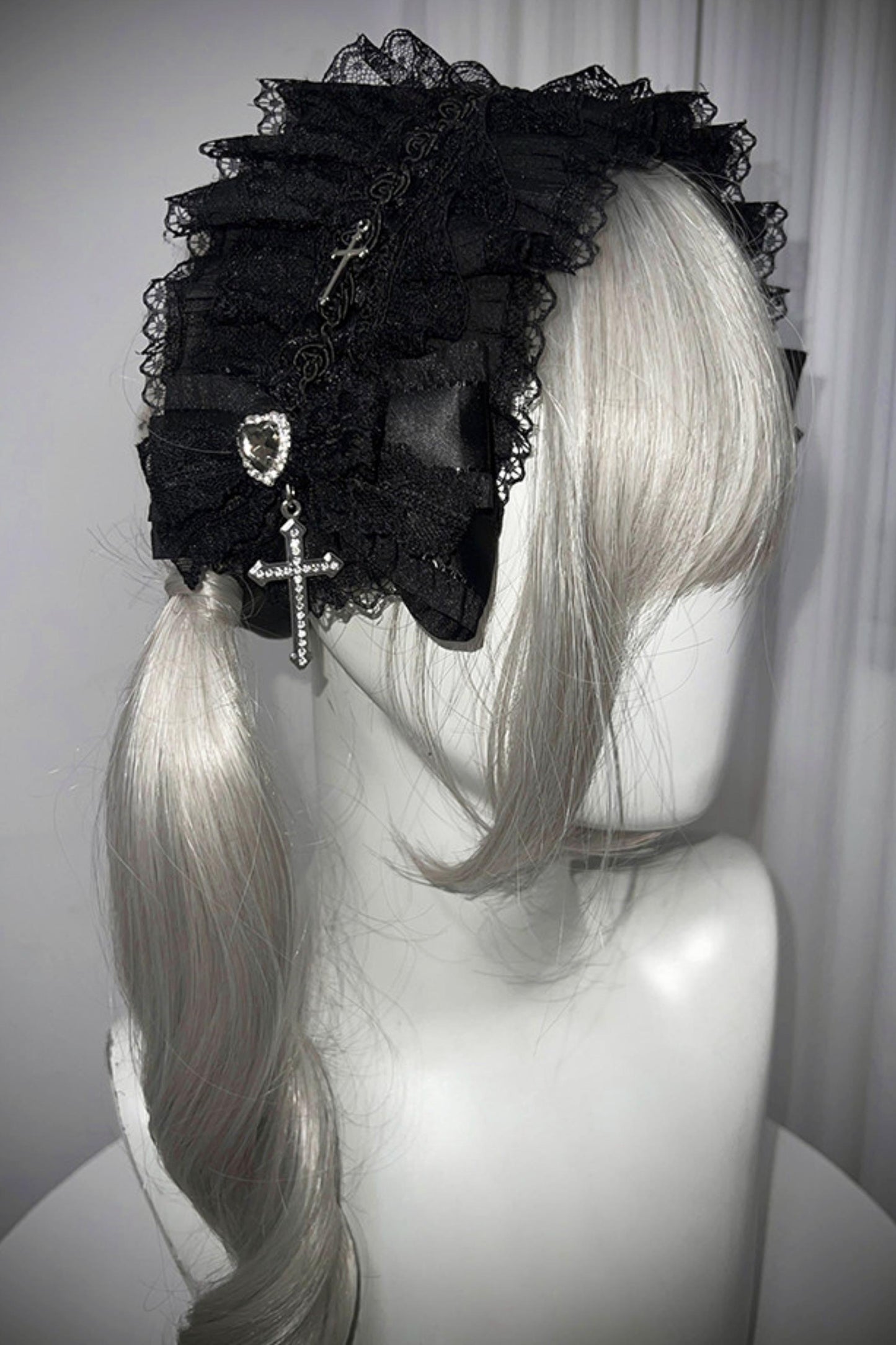 Gothic Young Lady Lace Dress + Accessories