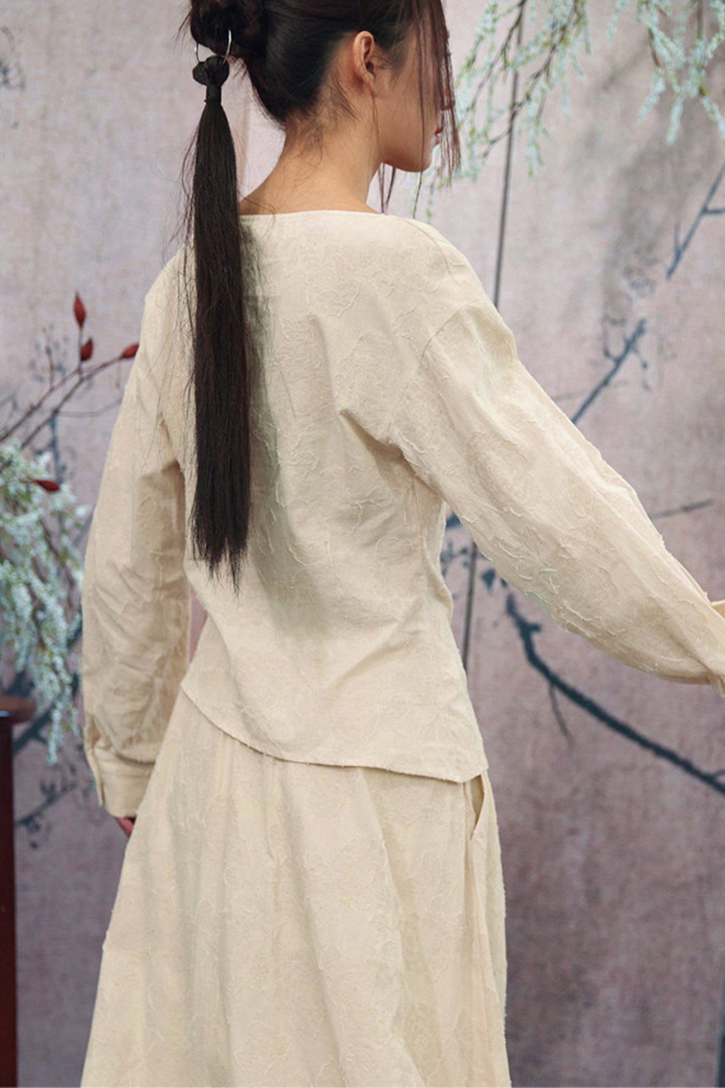 Ensemble élégant haut ample drapé en jacquard blanc cassé + jupe