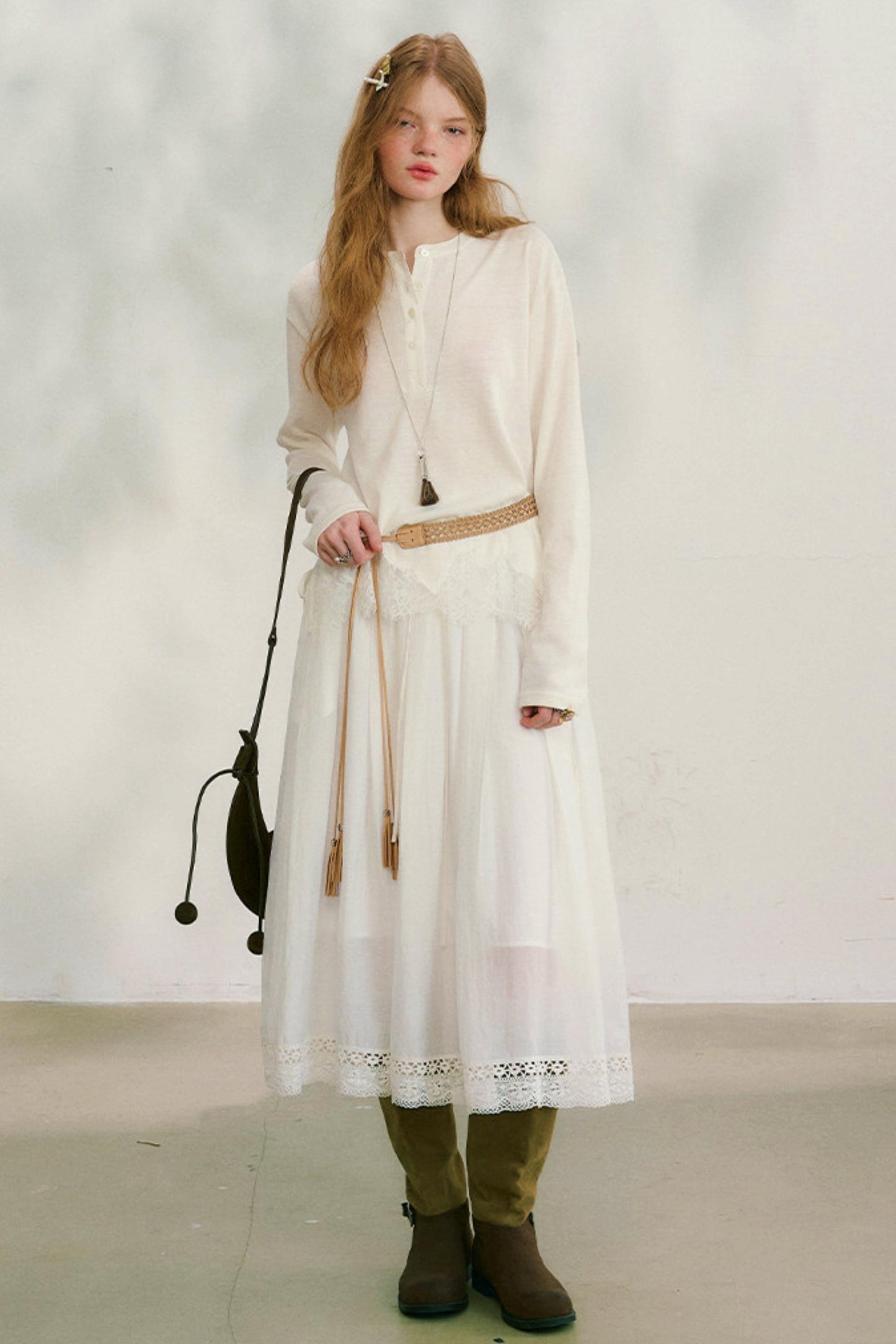 スウェイングシルエットレースブラウス