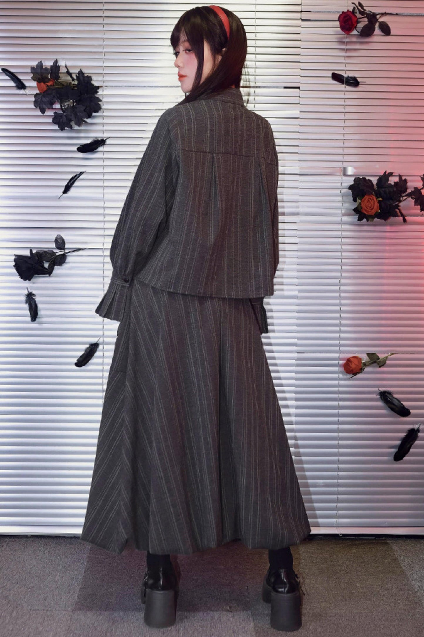 Eden gris de estilo vintage bordada + falda