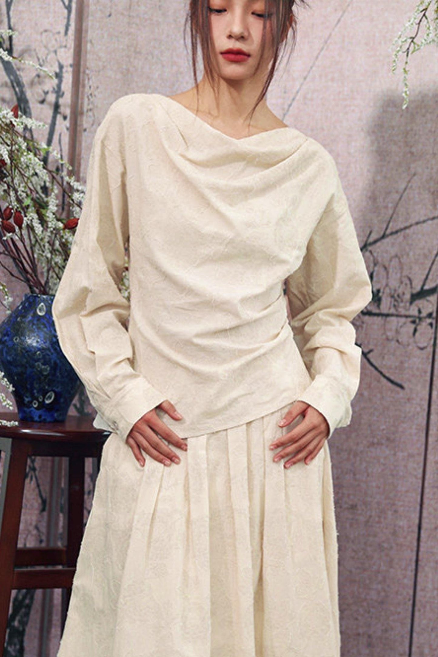 Ensemble élégant haut ample drapé en jacquard blanc cassé + jupe