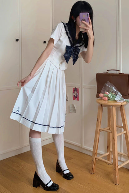 Sommerliches Matrosenoberteil + Rock + Schleifen-Accessoire