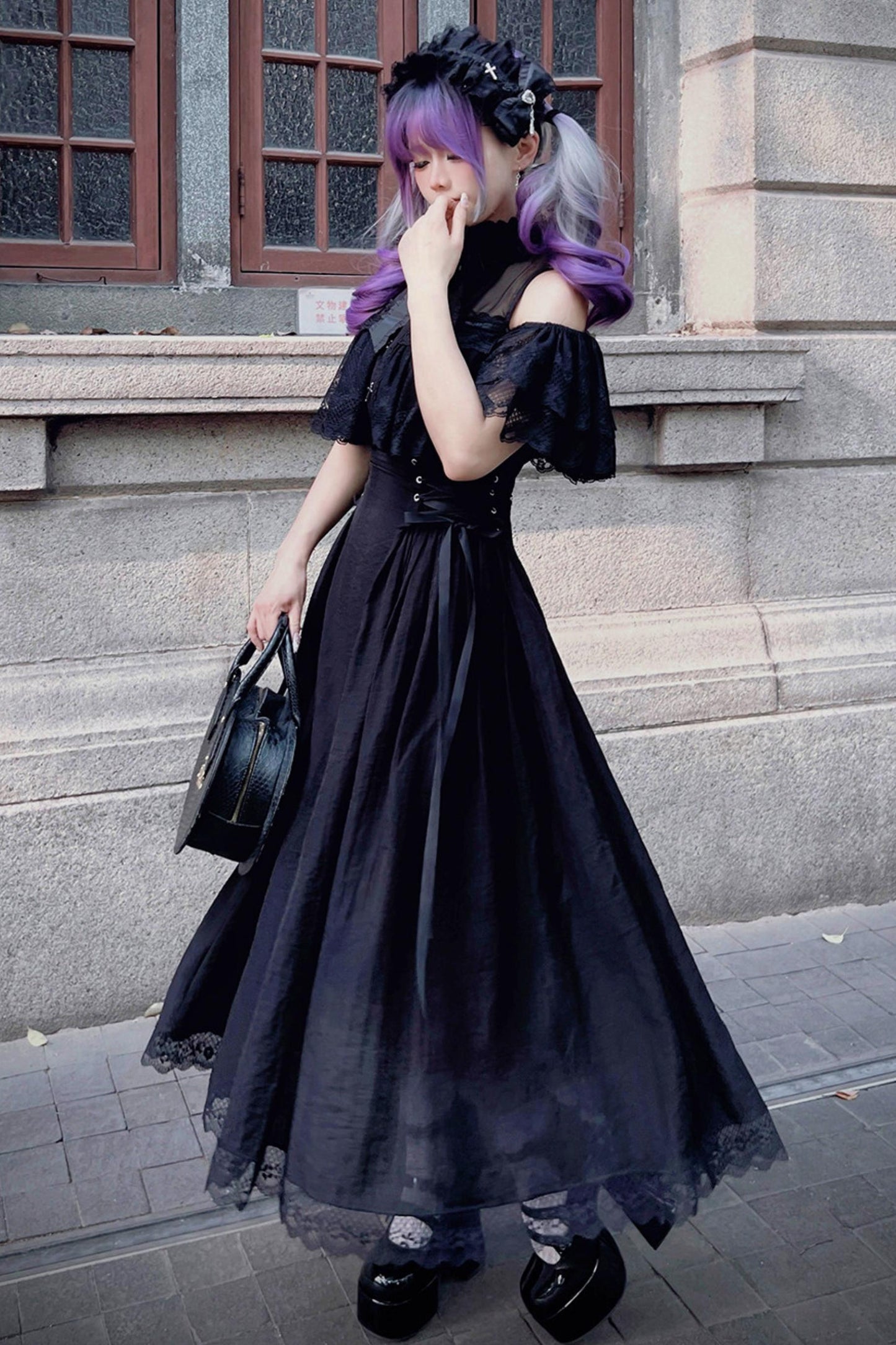 Gothic Young Lady Lace Dress + Accessories