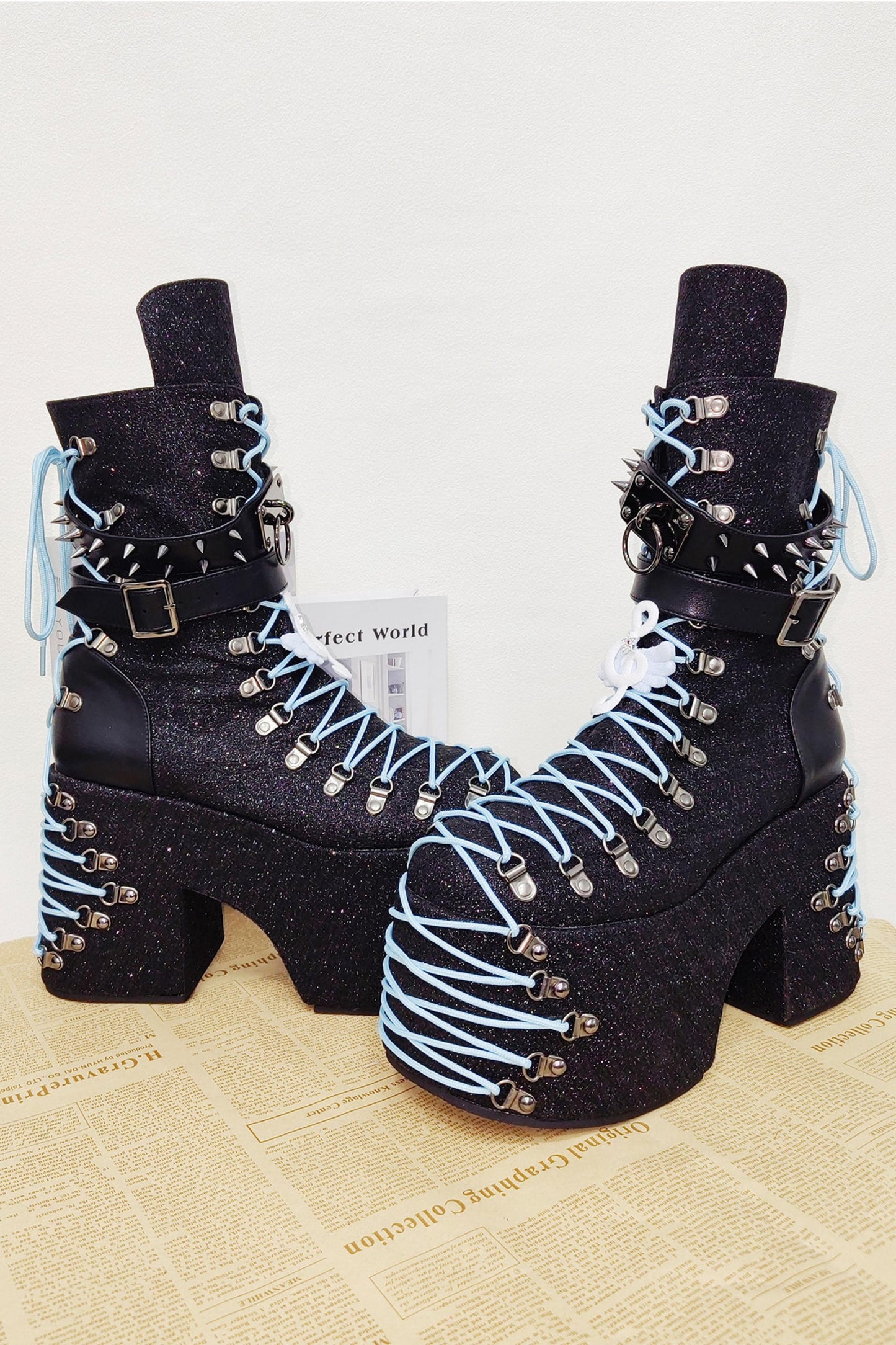 Cyberpunk-Stiefel mit Rundriemen