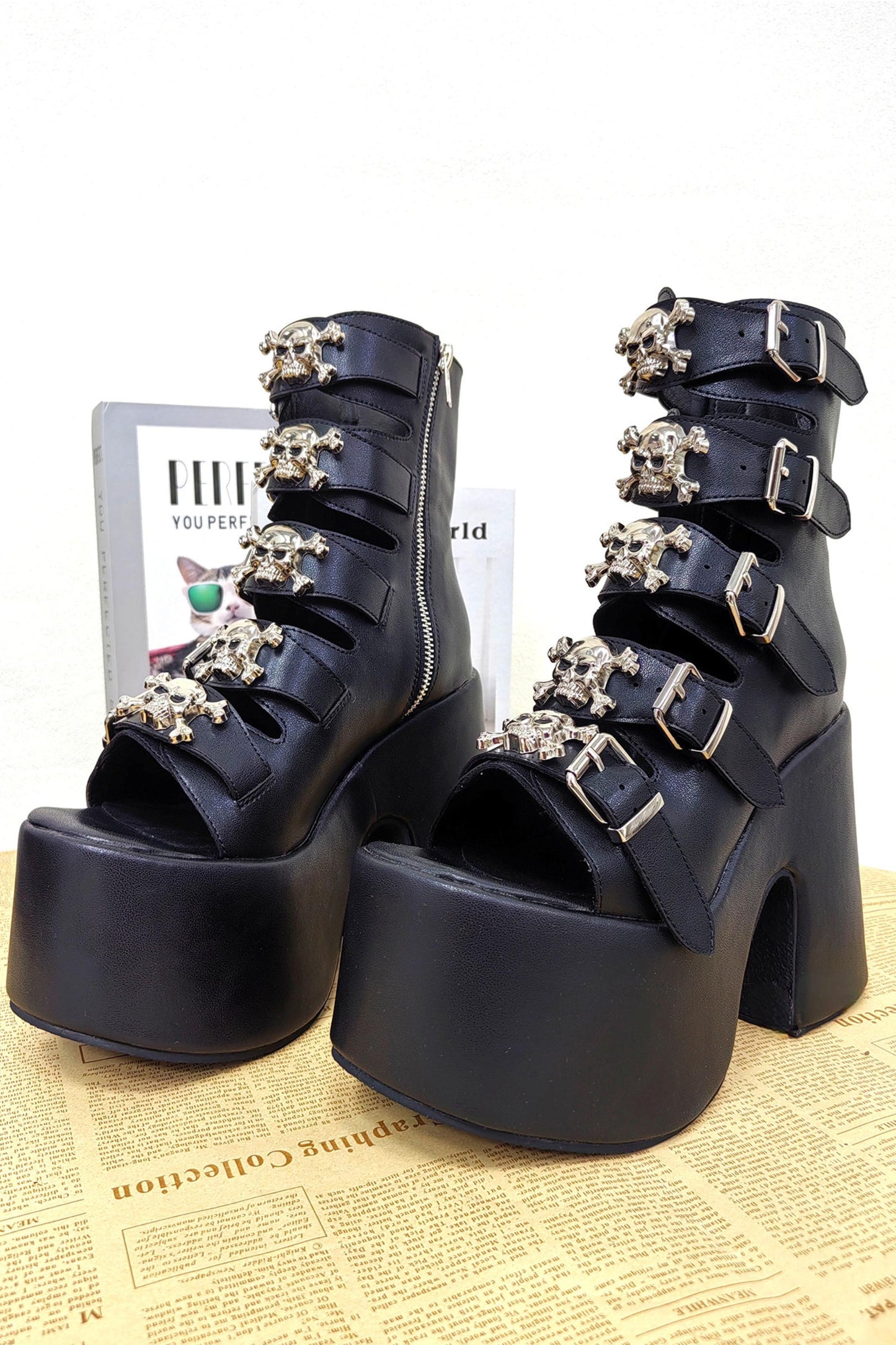 Punk-Sandalen mit Nieten und Plateausohle