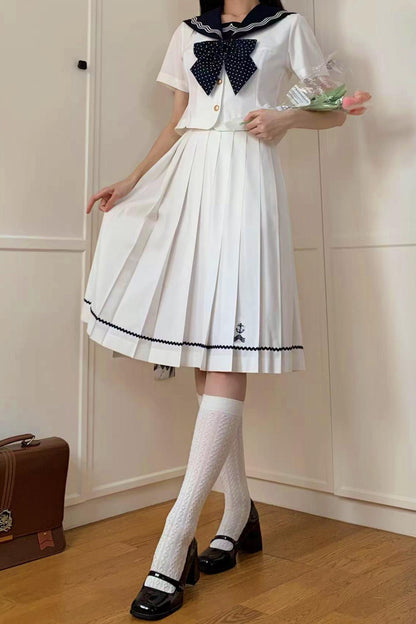 Sommerliches Matrosenoberteil + Rock + Schleifen-Accessoire