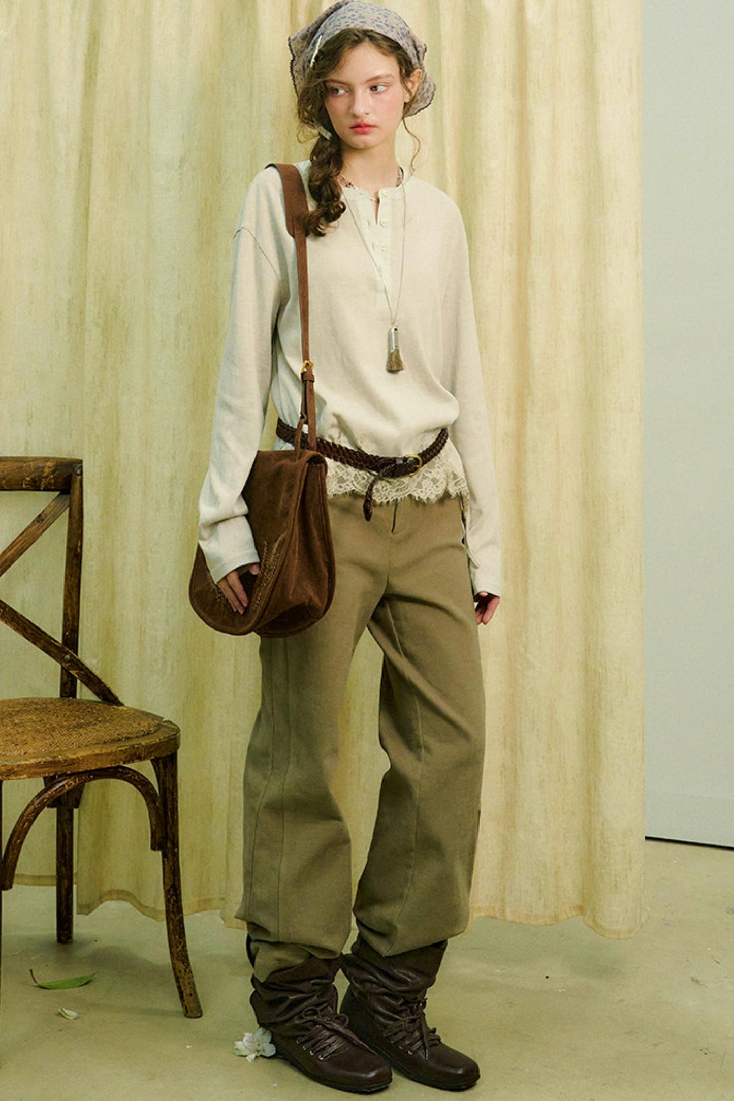 スウェイングシルエットレースブラウス