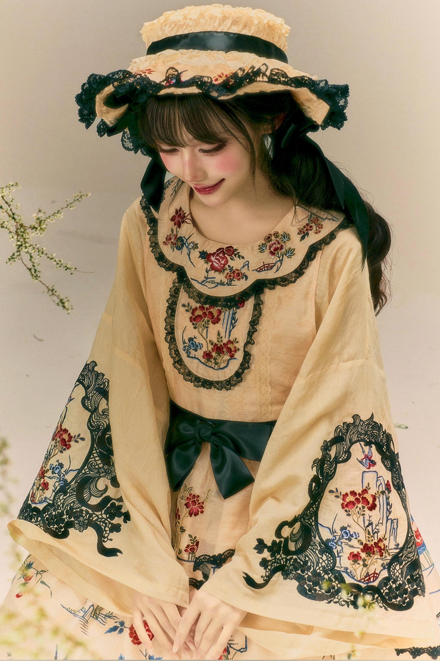 Blumen- und Vogeldruck-Kleid + Oberteil + Jacke + Hut