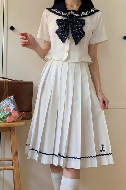 Sommerliches Matrosenoberteil + Rock + Schleifen-Accessoire