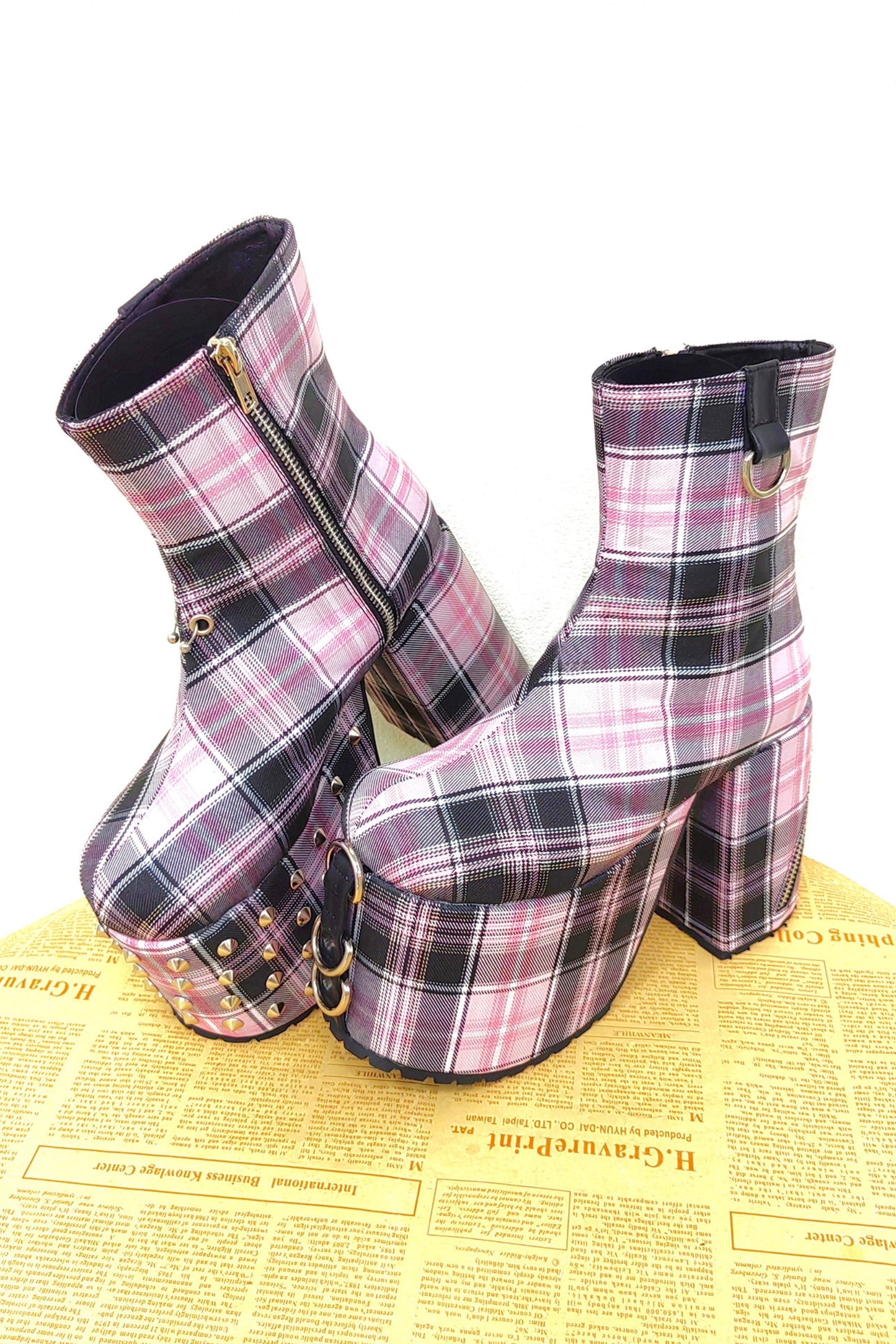 Karierte Stoffstiefel mit Blockabsatz