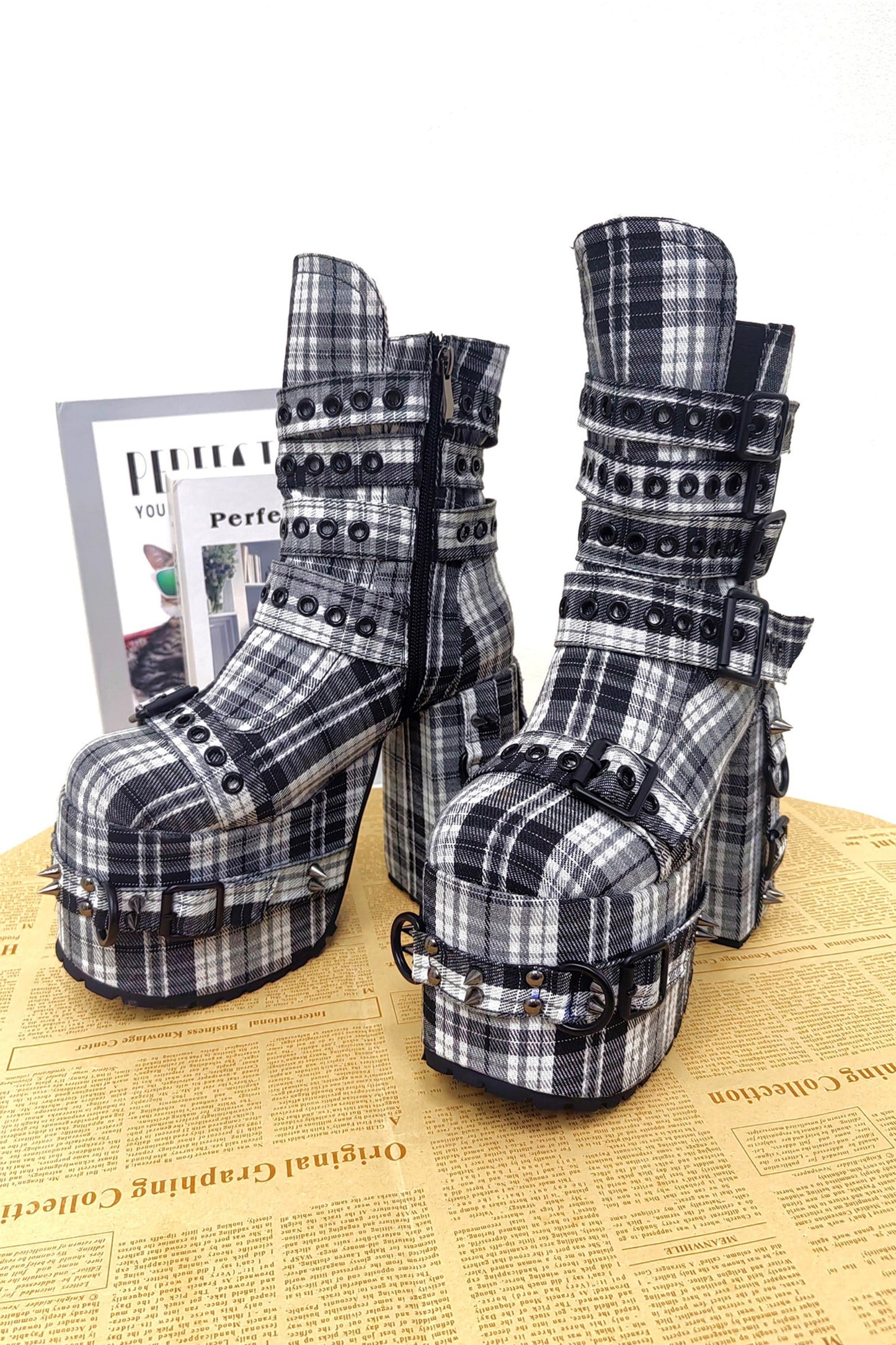 Karierte Punk-Stiefel mit Absatz
