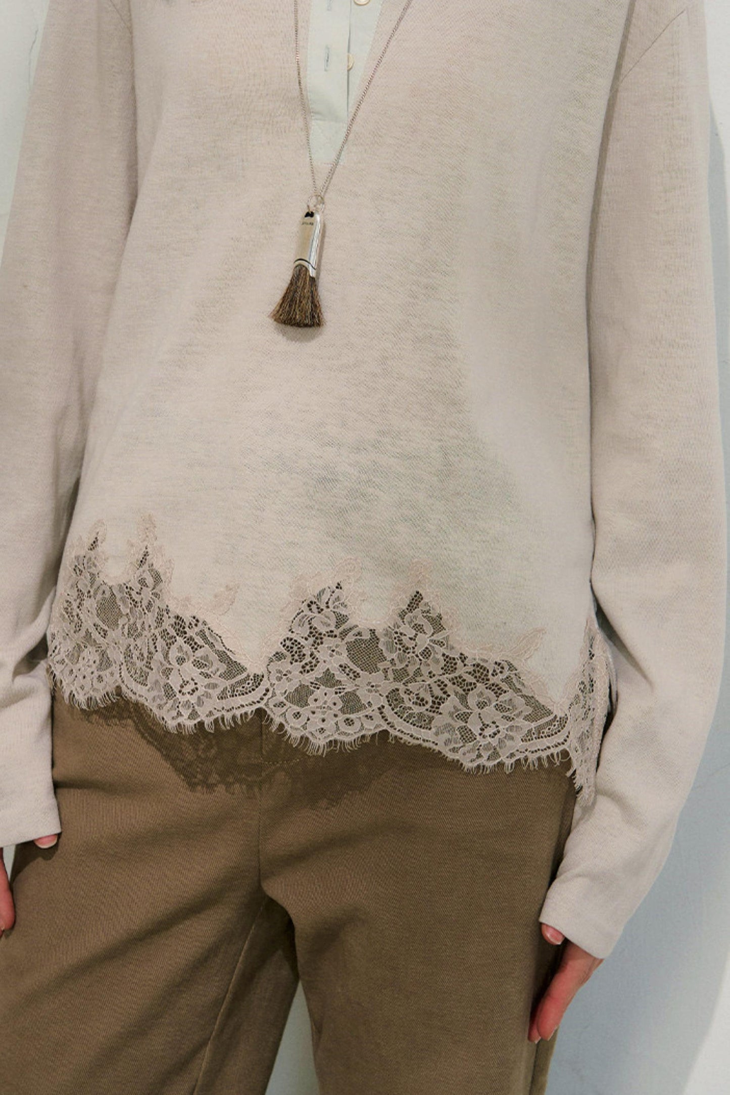 スウェイングシルエットレースブラウス