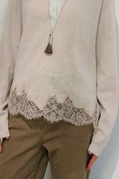 スウェイングシルエットレースブラウス