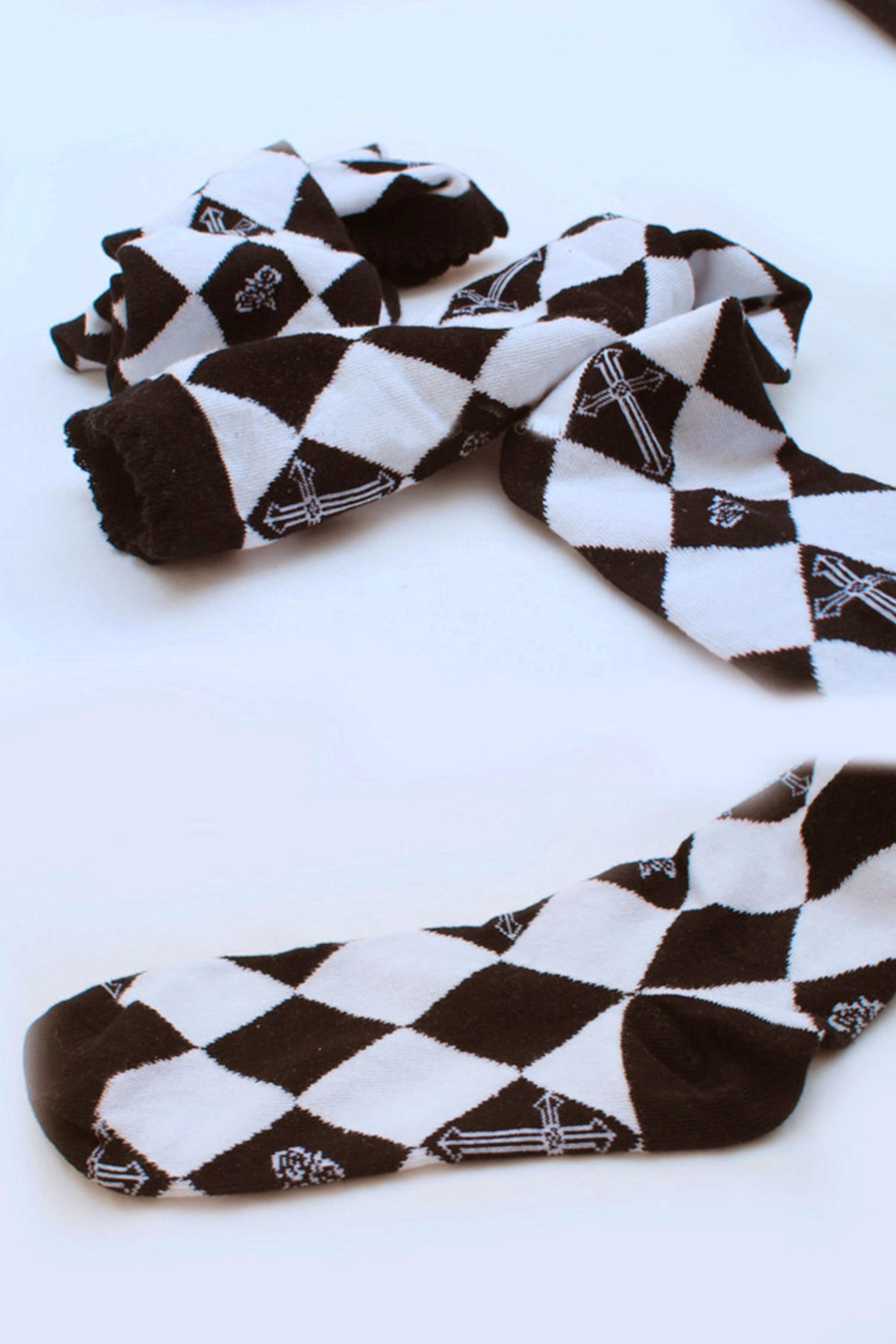 Diamond Pattern Cross Knee-High Socks