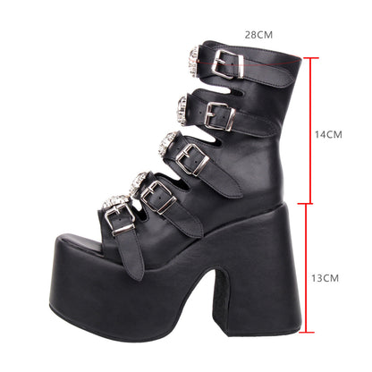 Punk-Sandalen mit Nieten und Plateausohle