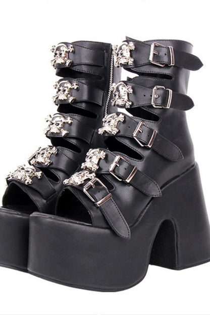 Punk-Sandalen mit Nieten und Plateausohle