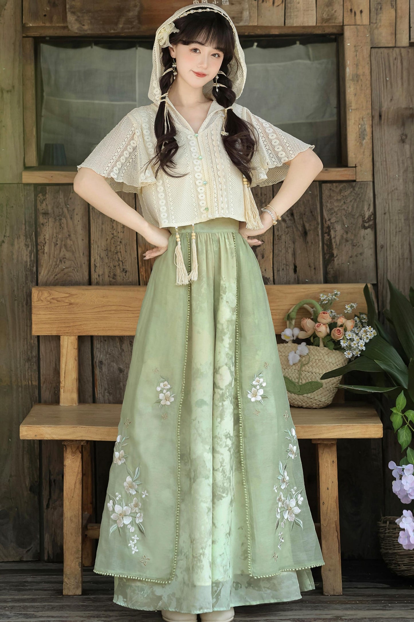 白花を纏うチャイナセットアップ