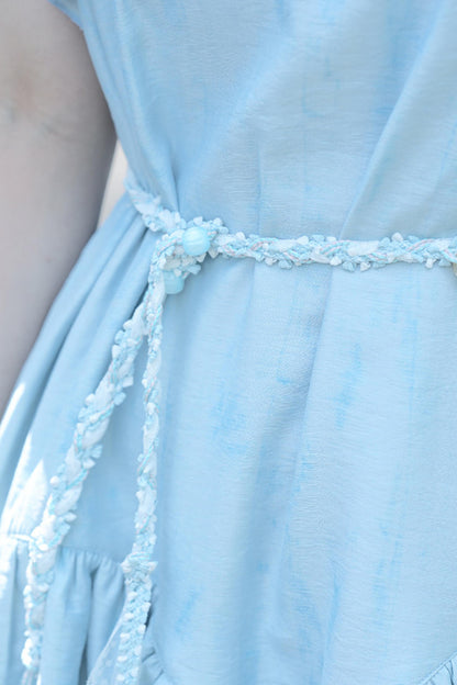 Blauer Schleifengürtel mit Perlen