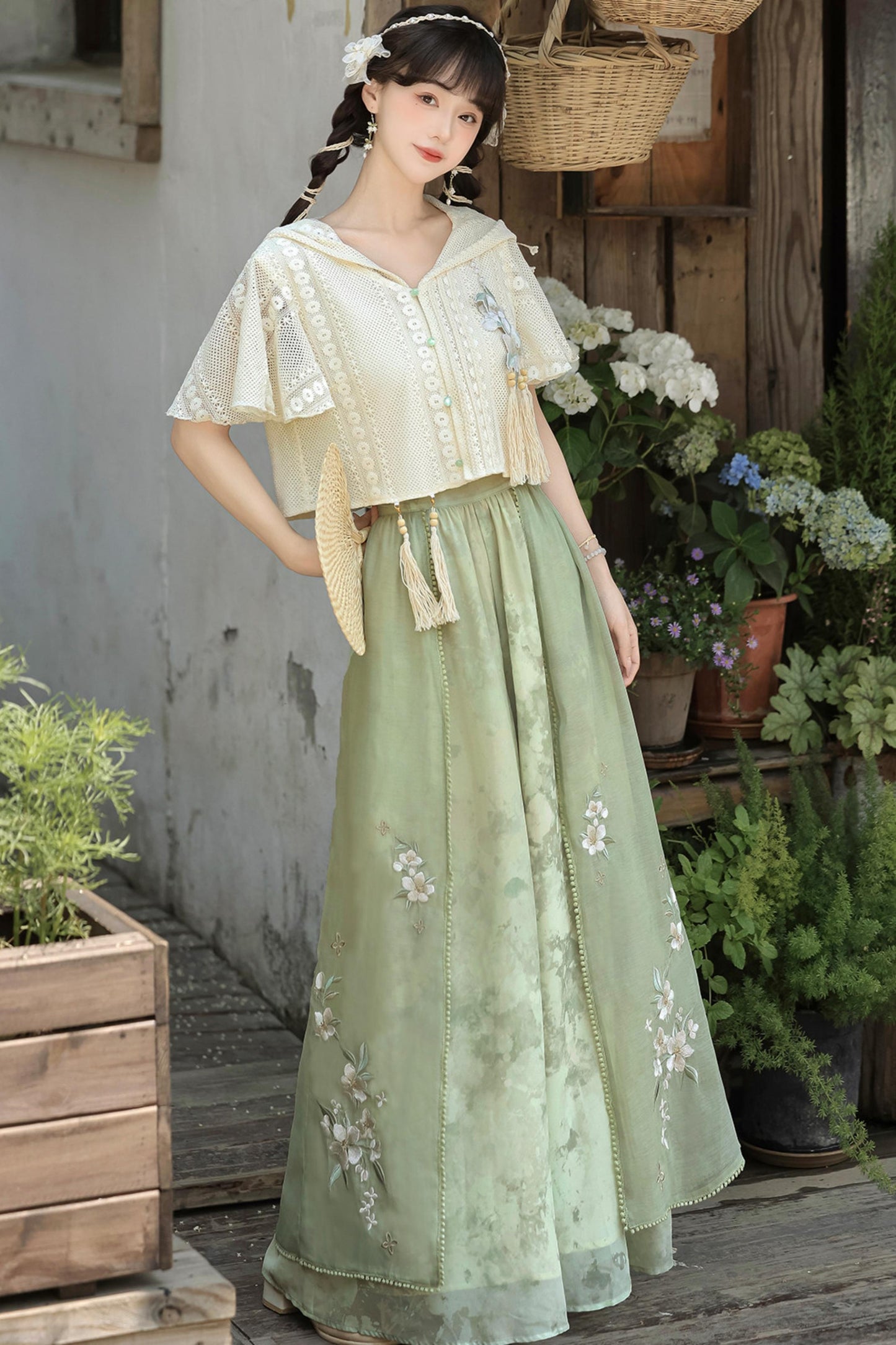 白花を纏うチャイナセットアップ