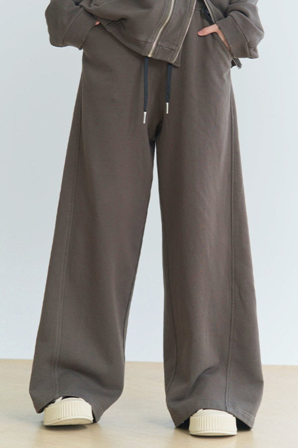 カジュアルスポーツフーディーアンドトラウザーズセットアップ