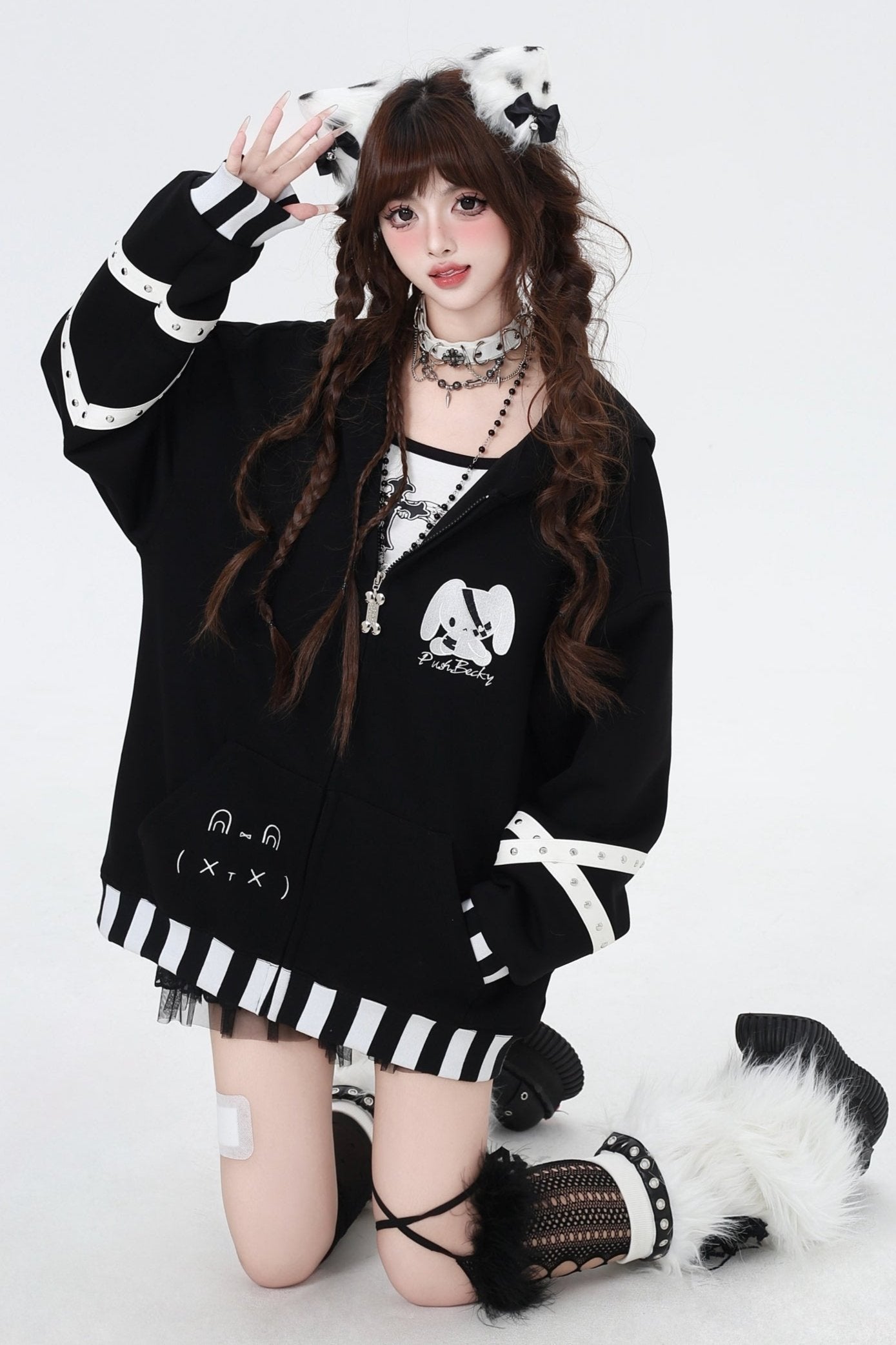 キュートブラックホワイトフーディー