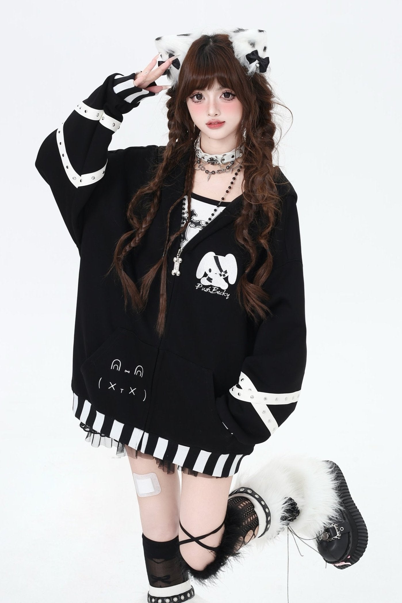 キュートブラックホワイトフーディー