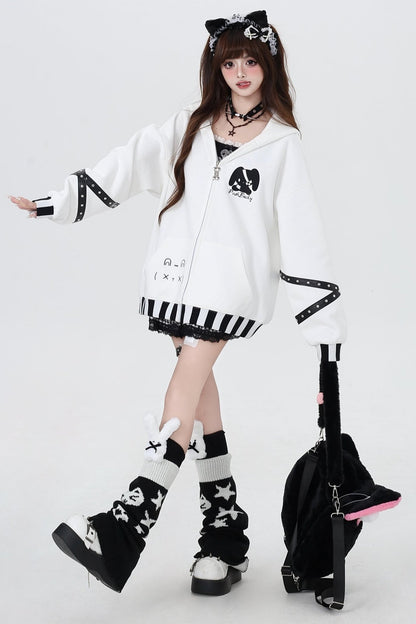 キュートブラックホワイトフーディー