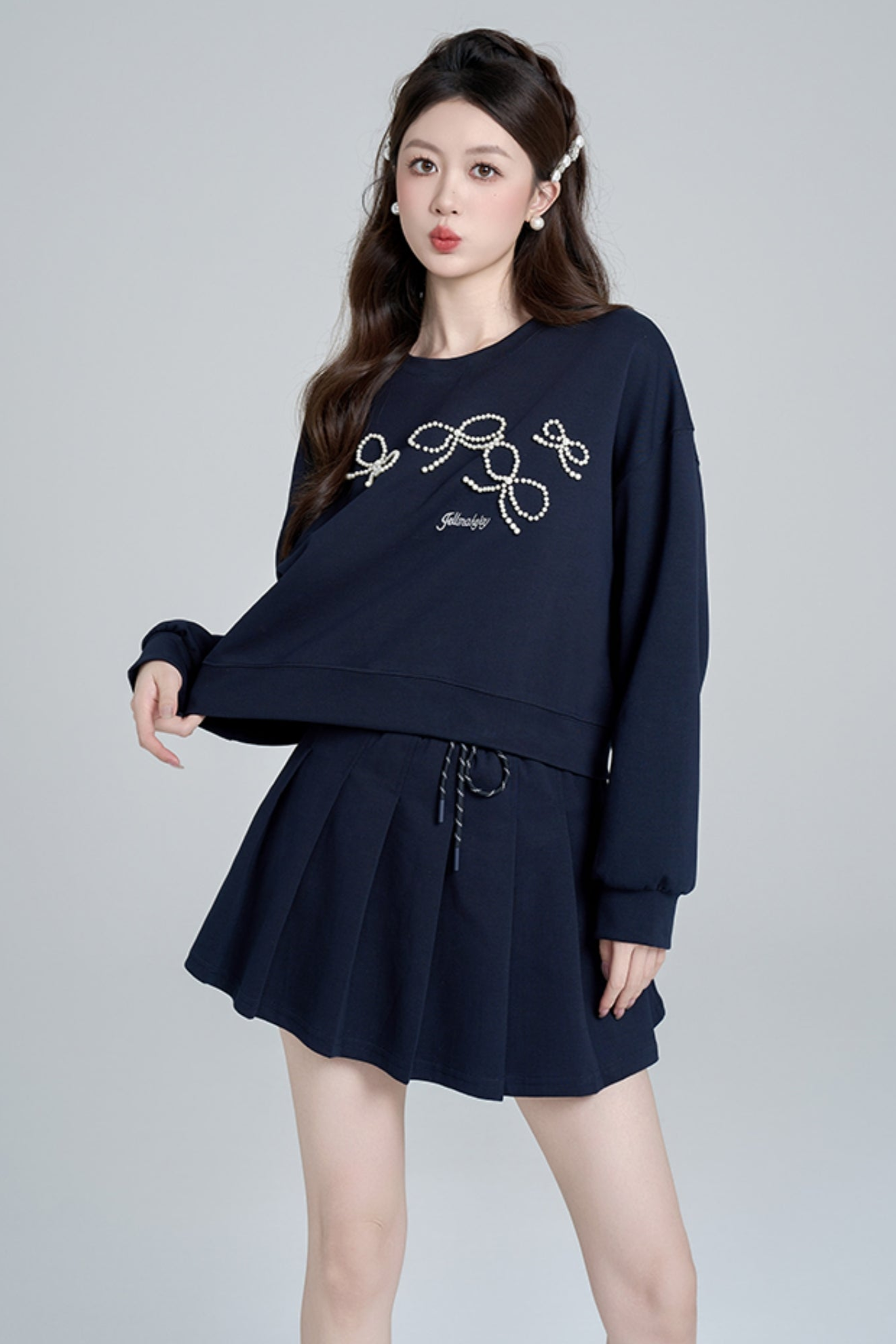 Round neck pullover sweat skirt set