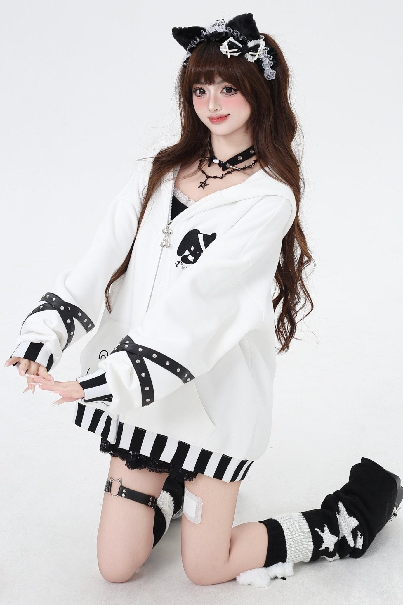 キュートブラックホワイトフーディー