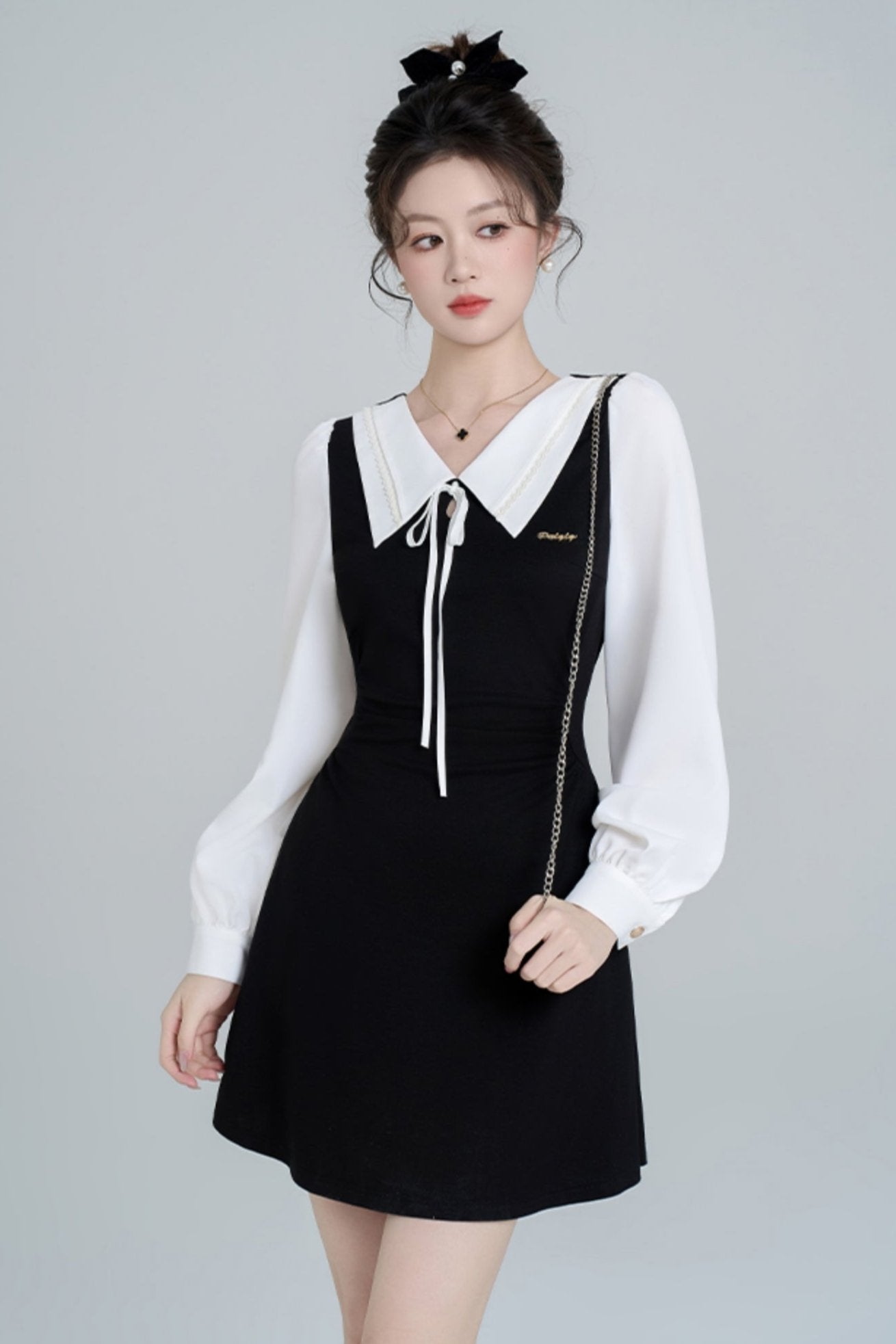 Black long sleeve fake two -piece dress