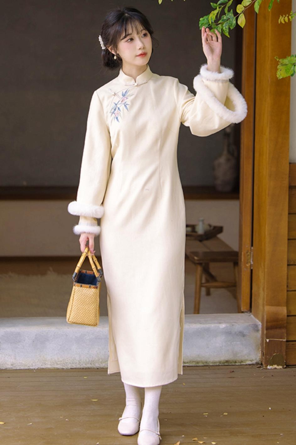 Two -color Wide Sleeve China Dress