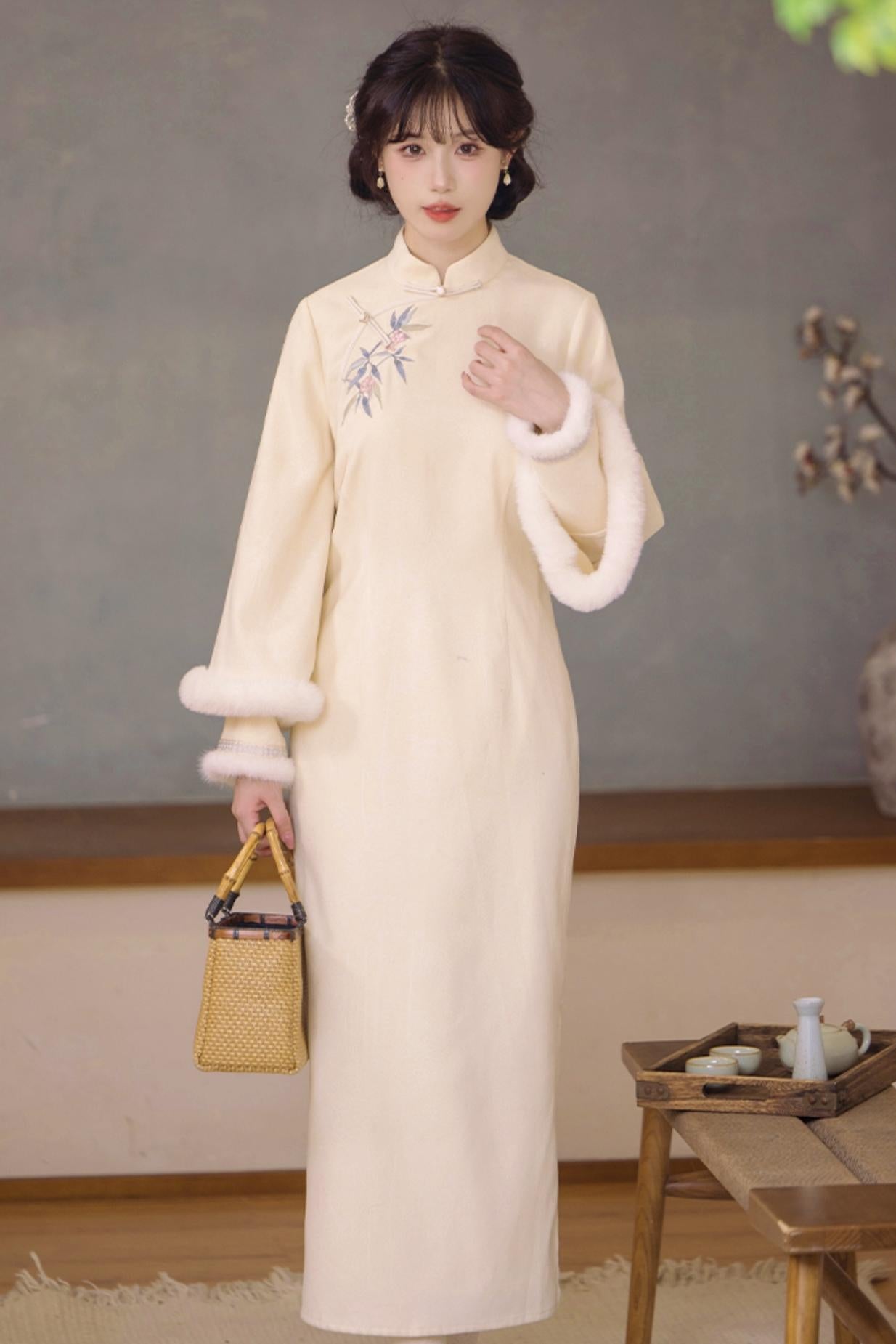 Two -color Wide Sleeve China Dress