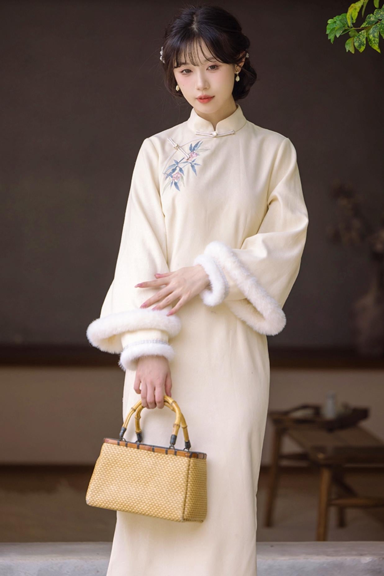 Two -color Wide Sleeve China Dress