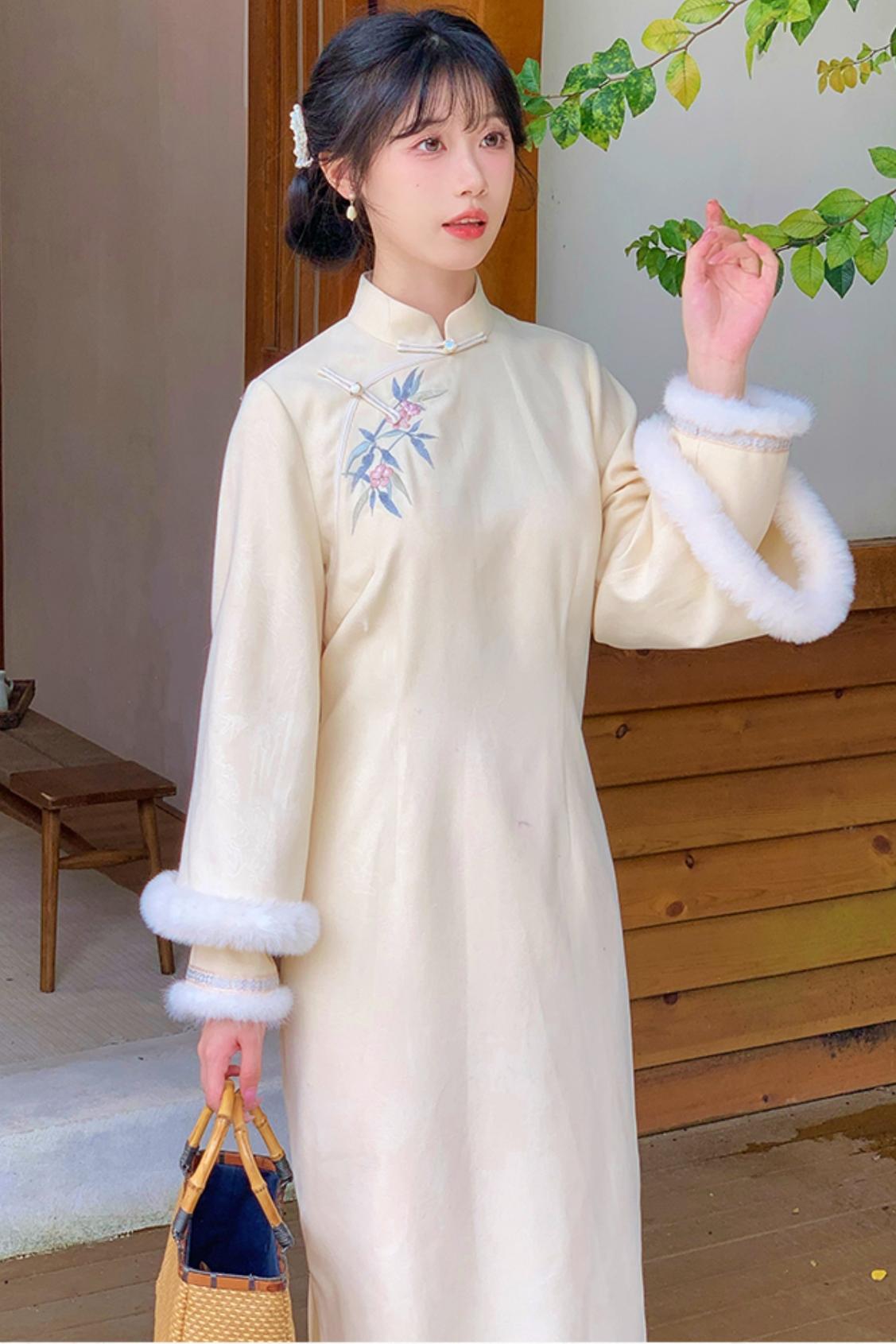 Two -color Wide Sleeve China Dress