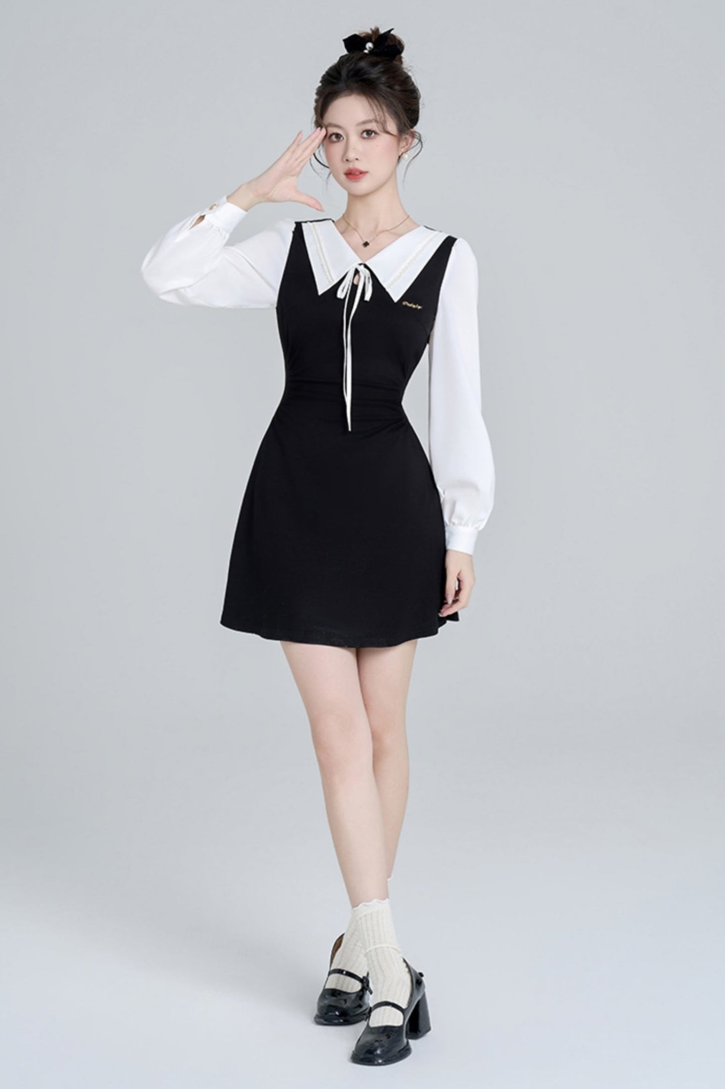 Black long sleeve fake two -piece dress