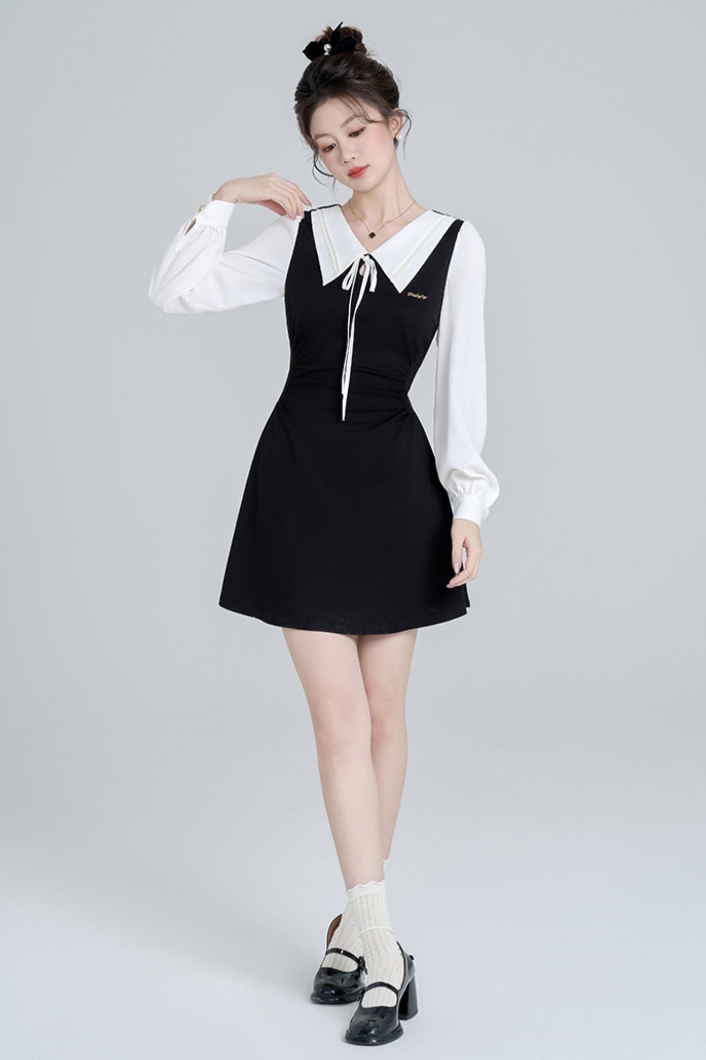 Black long sleeve fake two -piece dress