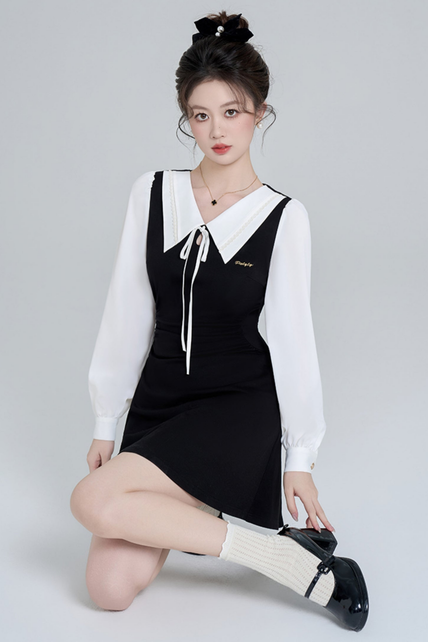 Black long sleeve fake two -piece dress