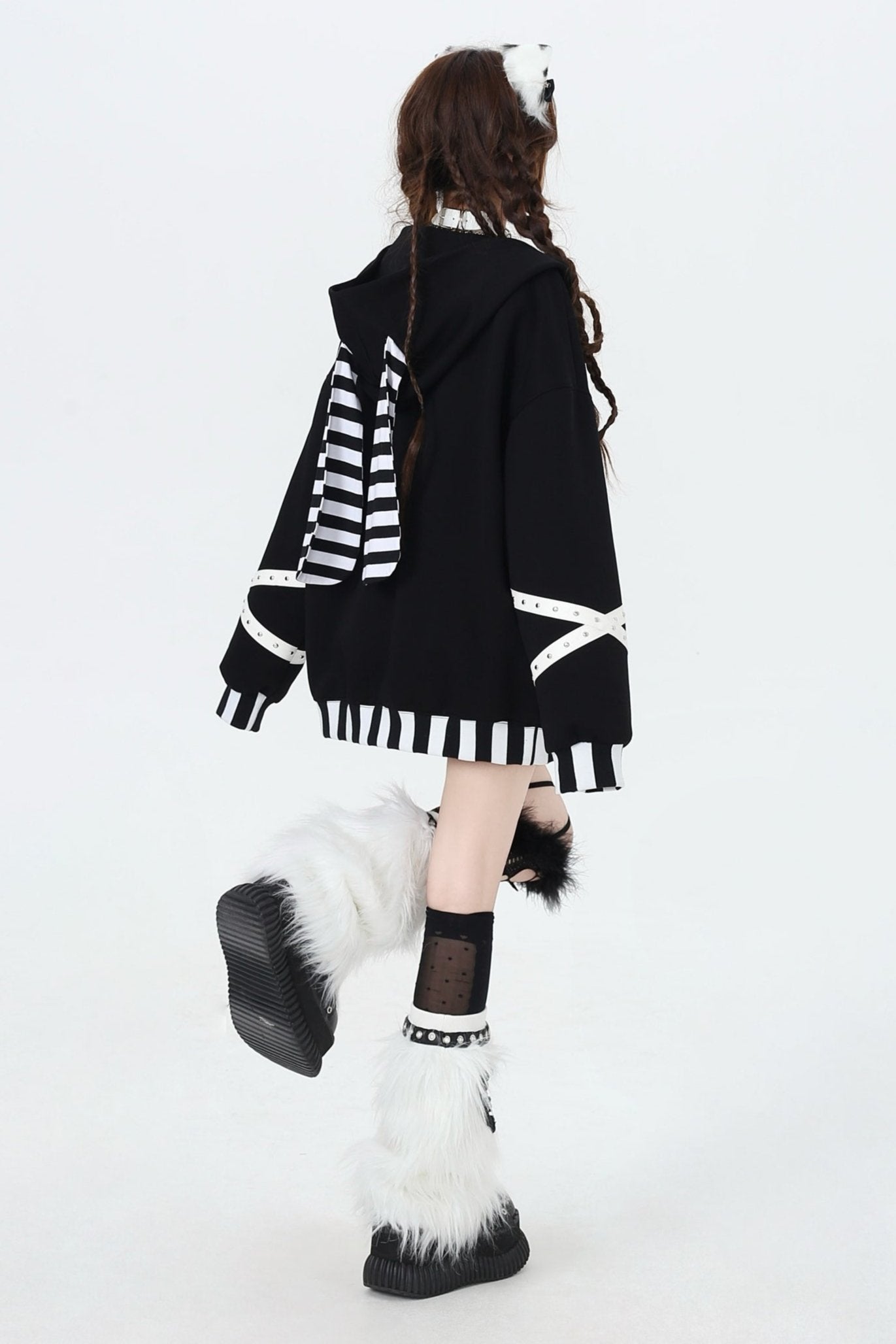 キュートブラックホワイトフーディー