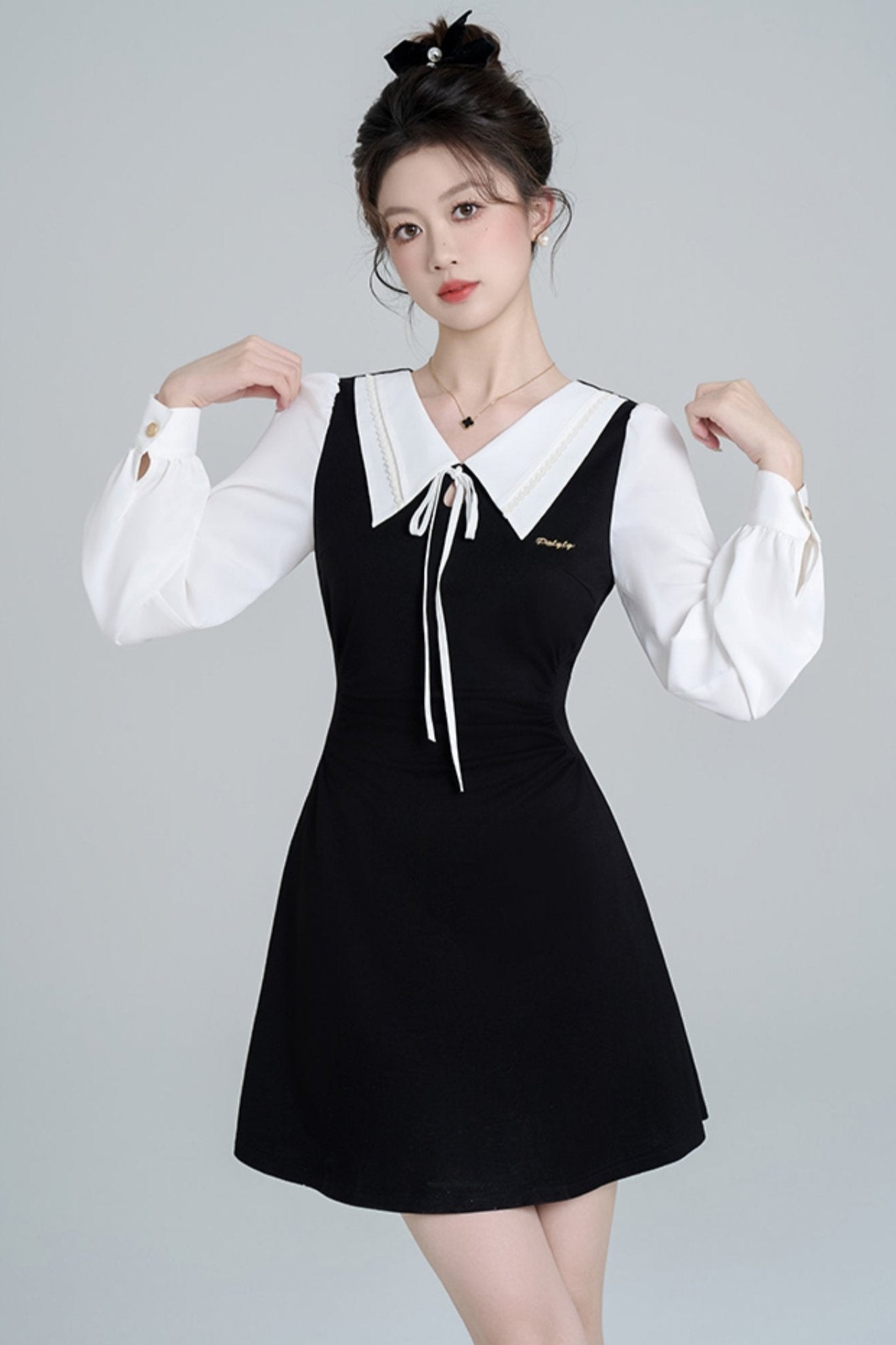 Black long sleeve fake two -piece dress