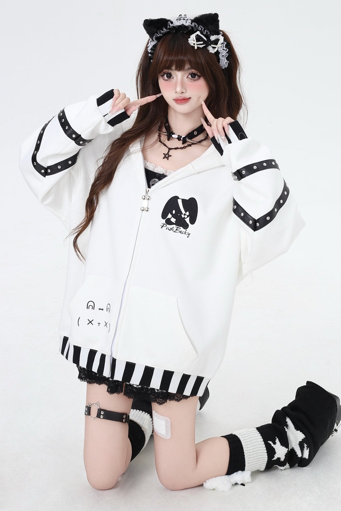 キュートブラックホワイトフーディー