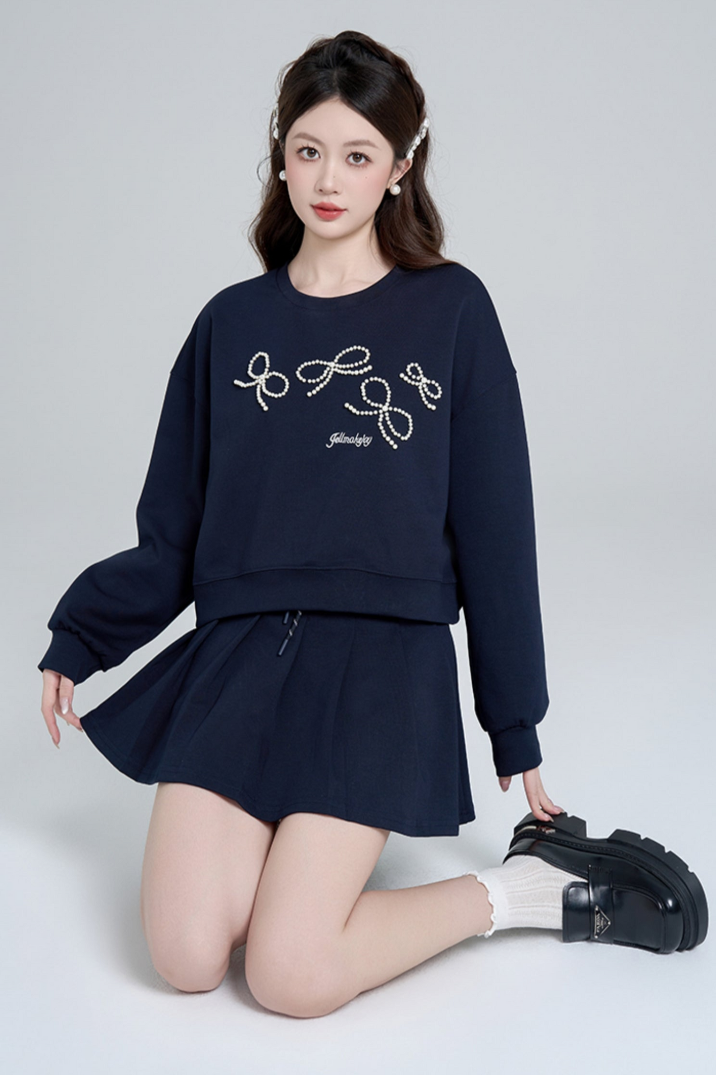 Round neck pullover sweat skirt set