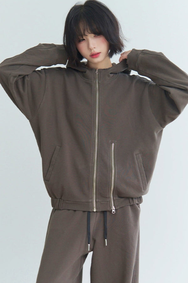 カジュアルスポーツフーディーアンドトラウザーズセットアップ