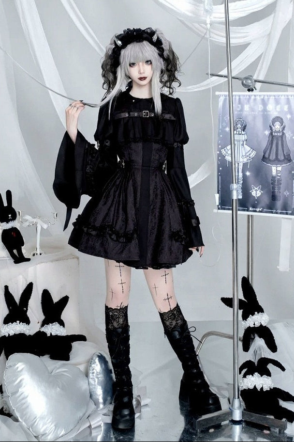 【8月25日予約締切】ティンドールブラックホワイトゴシックロリータスタッズカラーバックルプリーツフレアスリーブドレス