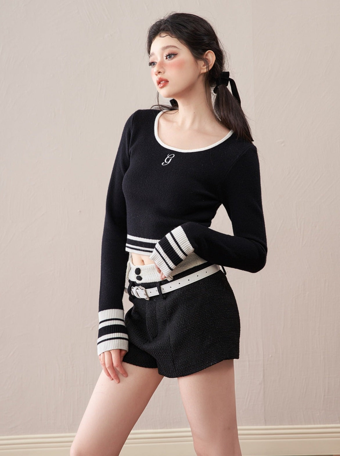 College contrast color sweater + shorts