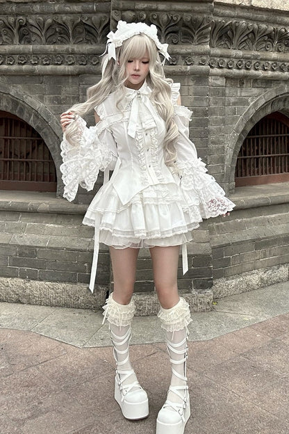 [Clôture des précommandes le 30 juillet] Chemisier gothique blanc à épaules ouvertes en dentelle avec manches princesse + jupe gothique superposée en dentelle