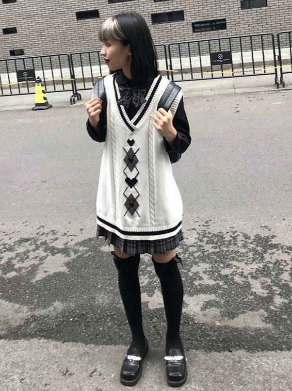 Love Diamond V-Neckline Knit Vest