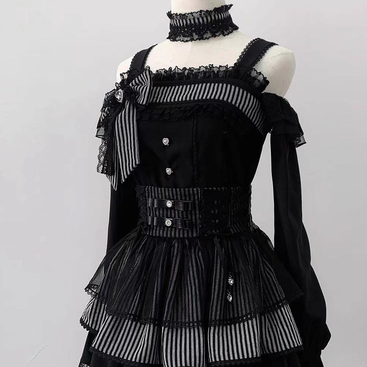 【12月6日予約締切】ブラックアンドストライプロングスリーブサストップス＋リボンケーキスカート＋チョーカー