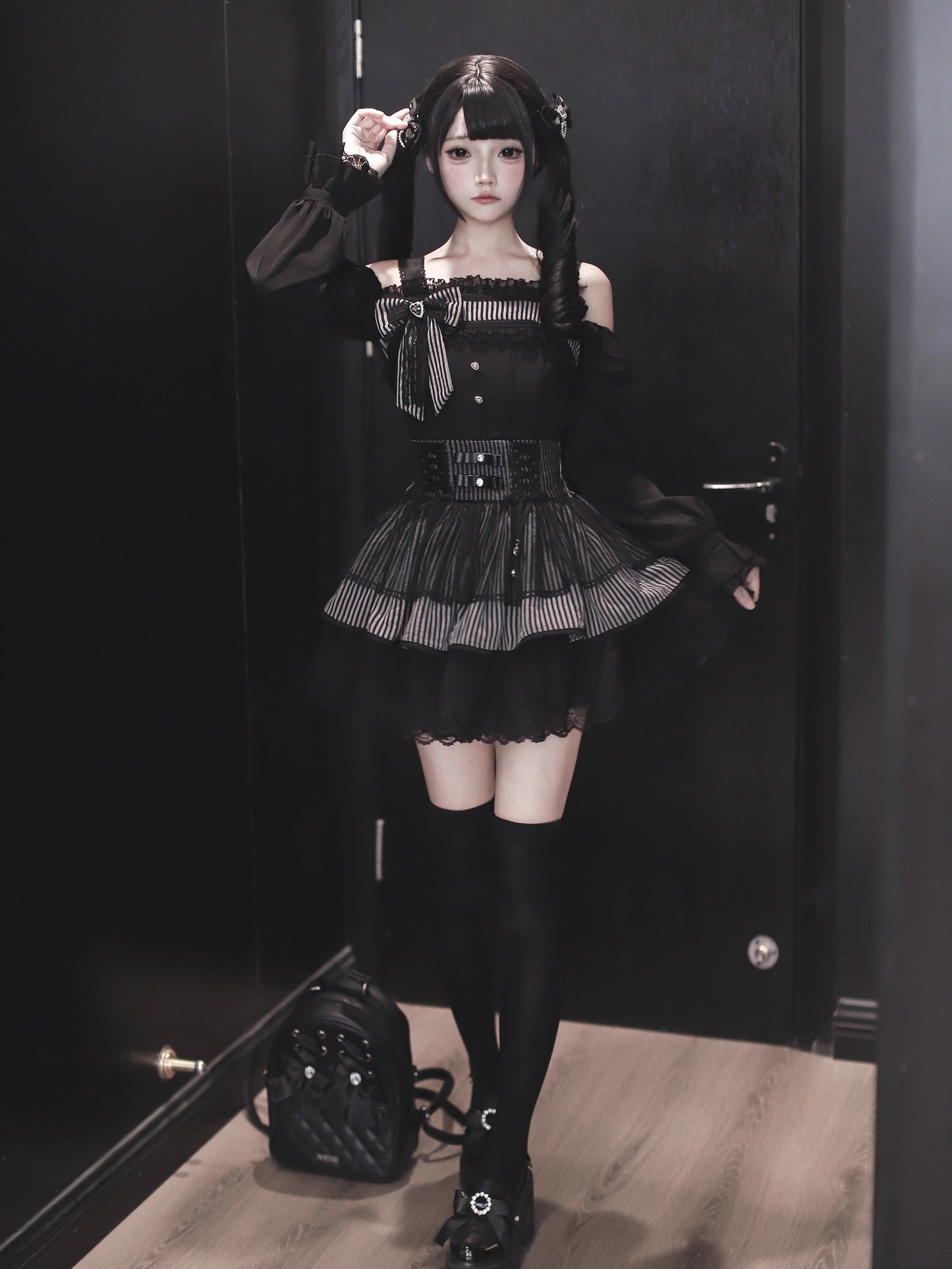 【12月6日予約締切】ブラックアンドストライプロングスリーブサストップス＋リボンケーキスカート＋チョーカー